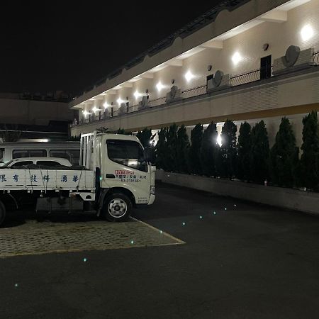 Hua Xiang Motel - Fengshan Kaohsiung Exterior photo