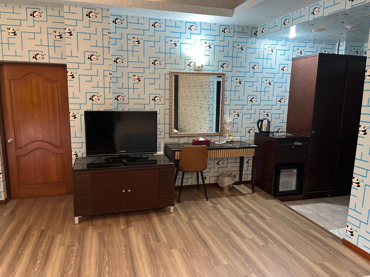 Hua Xiang Motel - Fengshan Kaohsiung Exterior photo