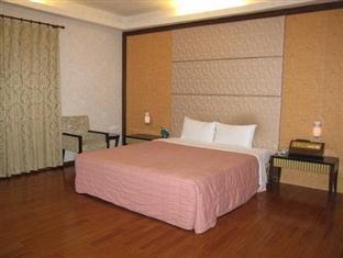 Hua Xiang Motel - Fengshan Kaohsiung Exterior photo