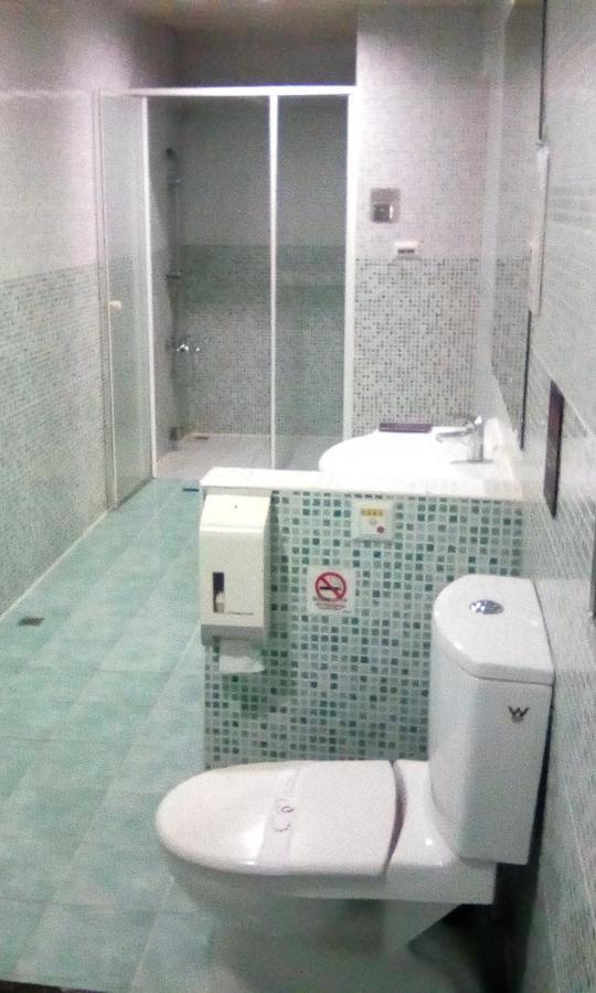 Hua Xiang Motel - Fengshan Kaohsiung Exterior photo